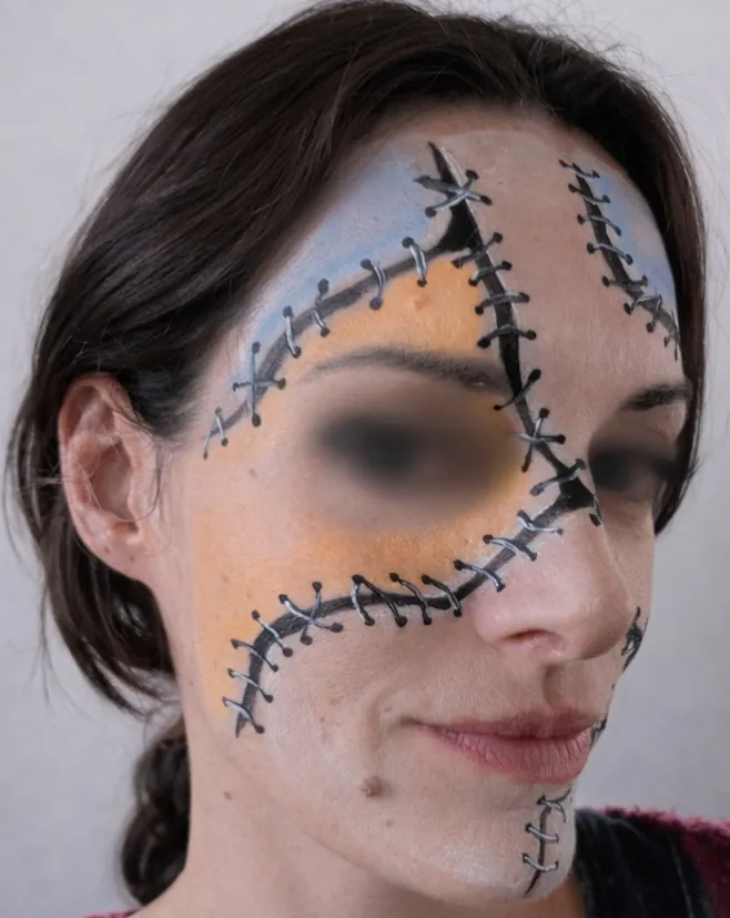 Maquillage artistique féminin gothique avec effet de sutures